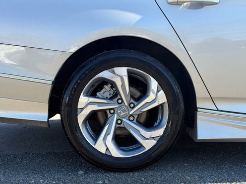 Used 2020 Honda Accord EX image 30