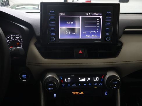 Used 2022 Toyota RAV4 XLE FWD image 22