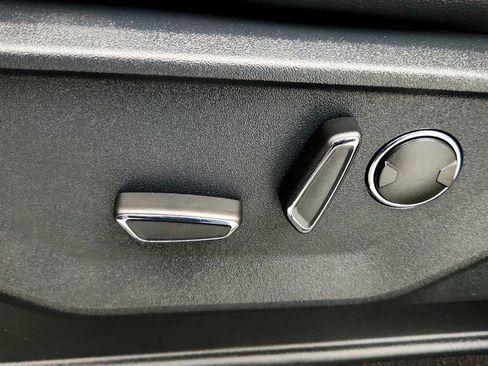 Used 2025 Ford F150 Lightning Lariat image 12