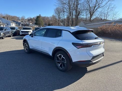 New 2026 Chevrolet Equinox EV LT image 7