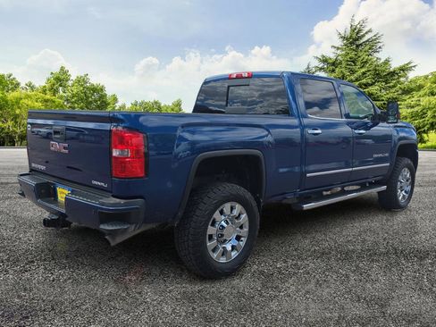 Used 2015 GMC Sierra 2500 Denali w/ Driver Alert Package AWD/4WD image 7