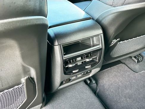 Used 2025 Jeep Grand Cherokee Limited image 25