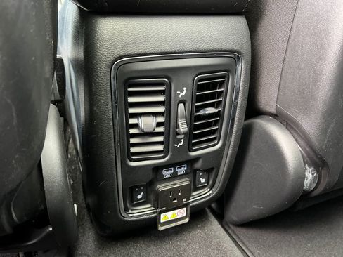 Used 2020 Jeep Grand Cherokee Limited w/ Luxury Group II image 25