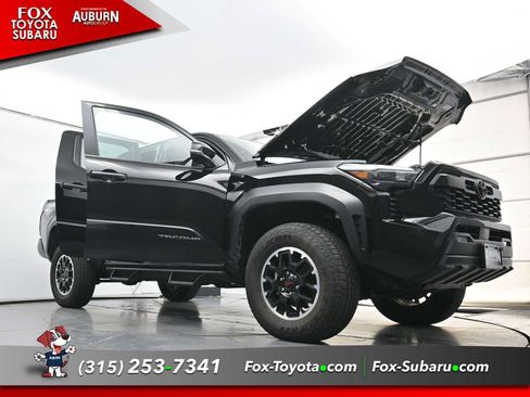 Used 2025 Toyota Tacoma TRD Off-Road AWD/4WD image 40