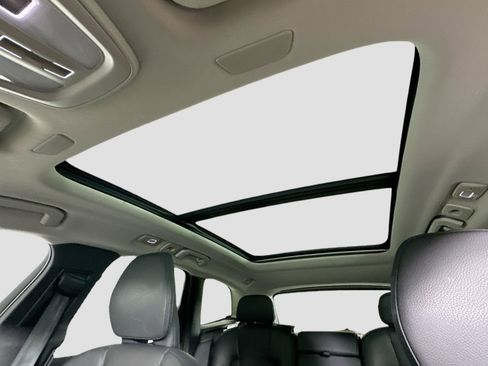 Used 2023 Volvo XC60 B5 Plus image 21