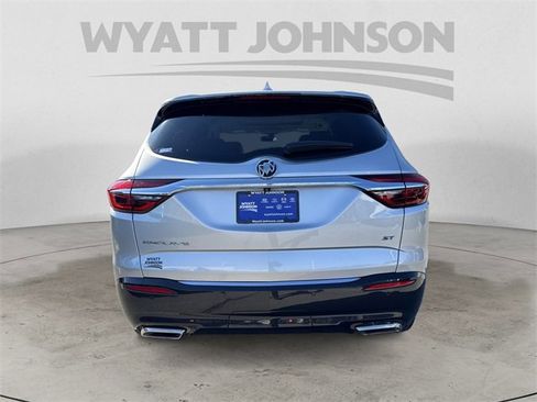 Used 2021 Buick Enclave Essence w/ Sport Touring Edition image 4