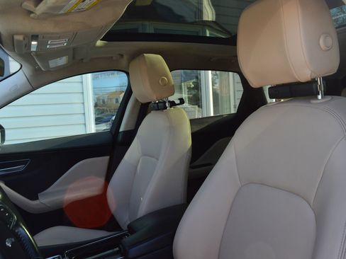 Used 2020 Jaguar F-PACE Premium image 13