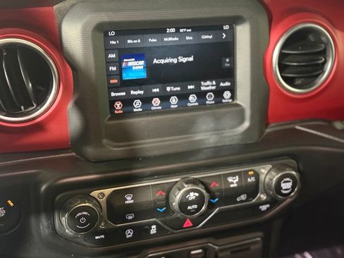 Used 2021 Jeep Gladiator Rubicon w/ Trailer Tow Package AWD/4WD image 14