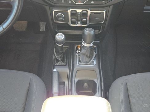Used 2022 Jeep Gladiator Sport AWD/4WD image 18