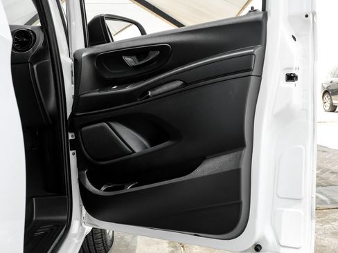 Used 2023 Mercedes-Benz Metris image 37