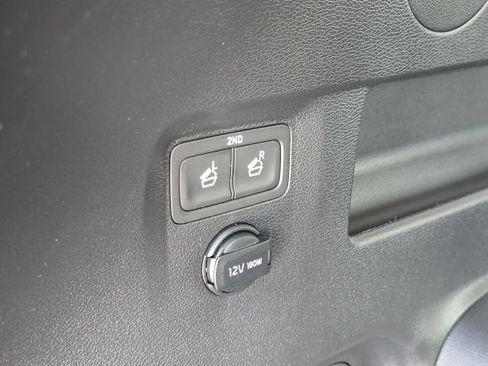 Used 2025 Kia Telluride EX w/ EX Captain's Chair Package FWD image 12