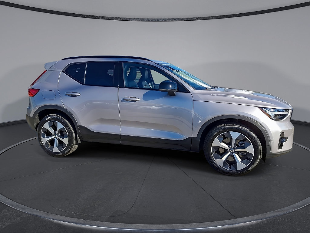 Certified 2026 Volvo XC40 B5 Plus AWD/4WD image 6