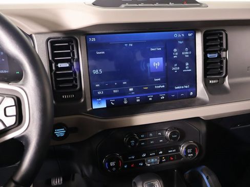 Used 2024 Ford Bronco Wildtrak image 5