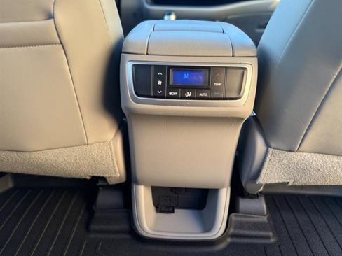 Used 2015 Toyota Highlander XLE image 25