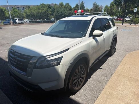 Certified 2024 Nissan Pathfinder SL w/ SL Premium Package FWD image 4