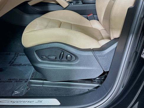 Certified 2025 Porsche Cayenne S AWD/4WD image 22