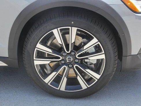 New 2025 Volvo V60 B5 Cross Country Ultra w/ Protection Package Premier image 10