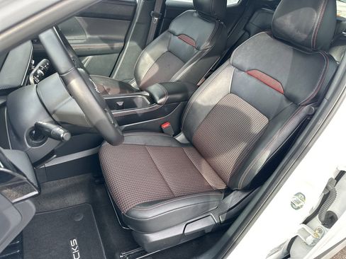 Used 2025 Nissan Kicks SR image 11