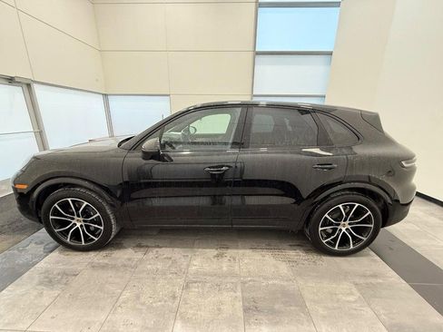 Certified 2025 Porsche Cayenne image 2