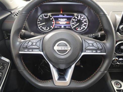 Used 2025 Nissan Sentra SR FWD image 33