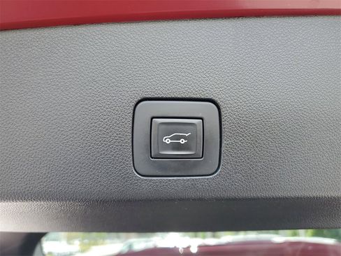 Used 2020 Buick Encore GX Essence w/ Advanced Technology Package image 8