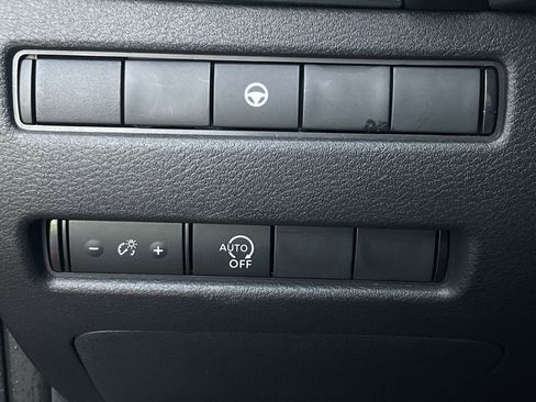 Used 2023 Nissan Rogue SV image 26