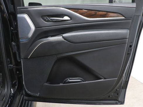 Used 2024 Cadillac Escalade ESV Sport Platinum w/ LPO, ONYX Package image 17