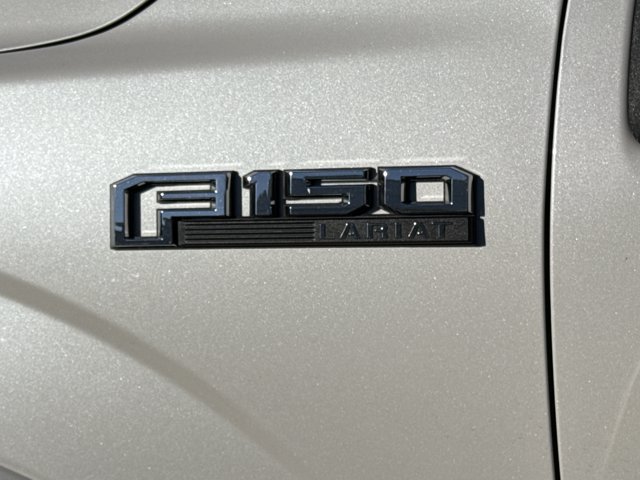 Used 2017 Ford F150 Lariat w/ Equipment Group 502A Luxury AWD/4WD image 4