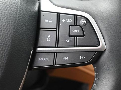 Certified 2025 Toyota Highlander LE AWD/4WD image 21