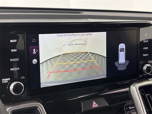 Certified 2022 Kia Sorento S w/ Panoramic Sunroof Package image 17