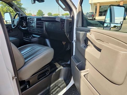 Used 2021 GMC Savana 3500 Extended w/ Power Convenience Package RWD image 12