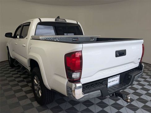 Used 2019 Toyota Tacoma SR5 RWD image 7