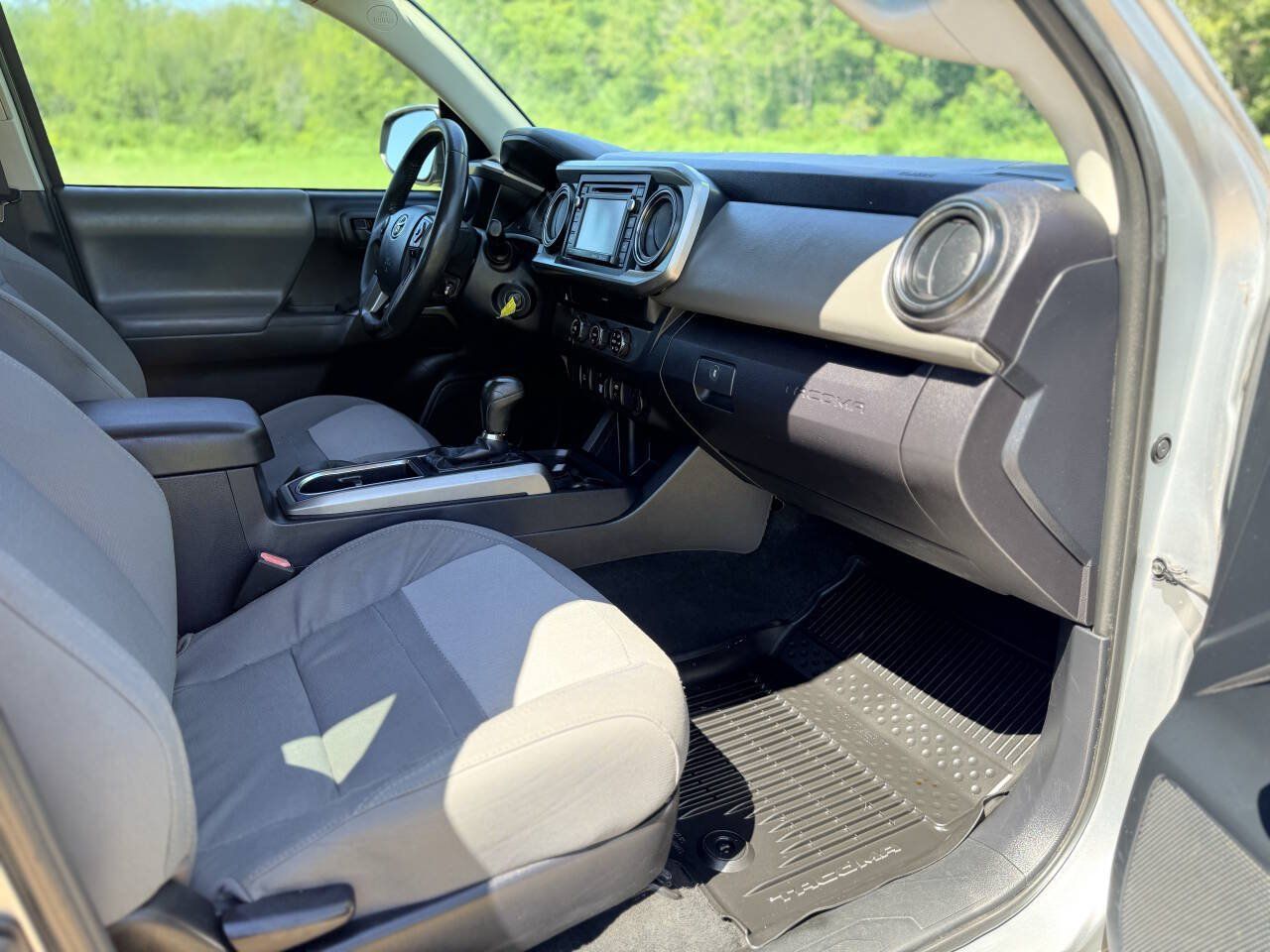 Used 2019 Toyota Tacoma SR5 RWD image 17