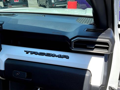 Used 2024 Toyota Tacoma TRD Off-Road image 23