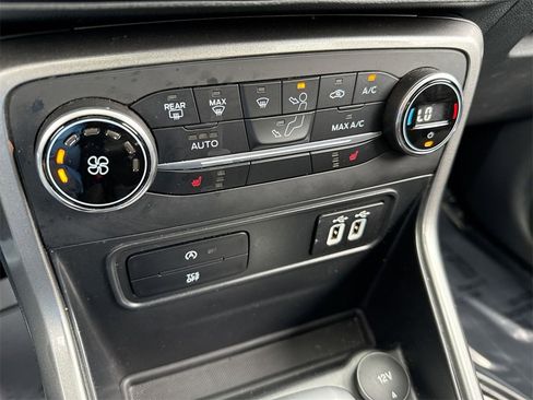 Used 2020 Ford EcoSport SE image 18