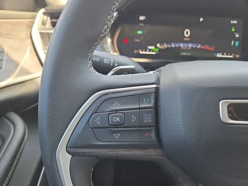 Used 2023 Jeep Grand Cherokee 4WD 4xe w/ Luxury Tech Group II image 23