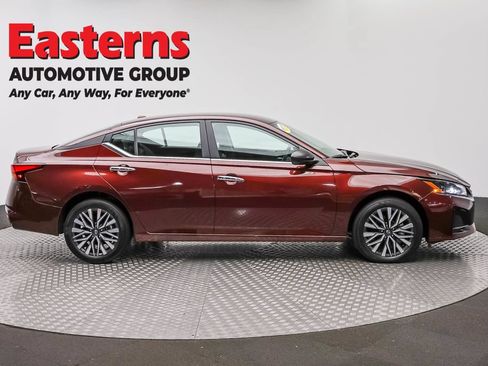 Used 2025 Nissan Altima 2.5 SV AWD/4WD image 4
