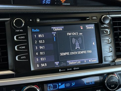 Used 2018 Toyota Highlander XLE w/ Carpet Mat Package (TMS) FWD image 18