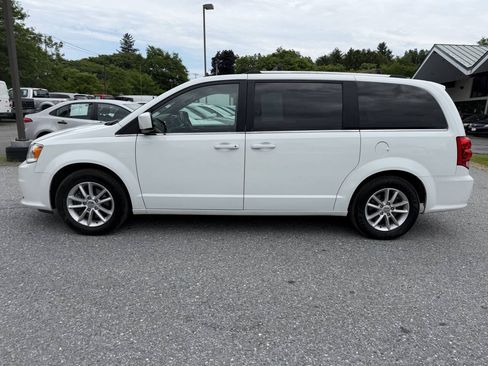 Used 2019 Dodge Grand Caravan SXT FWD image 2