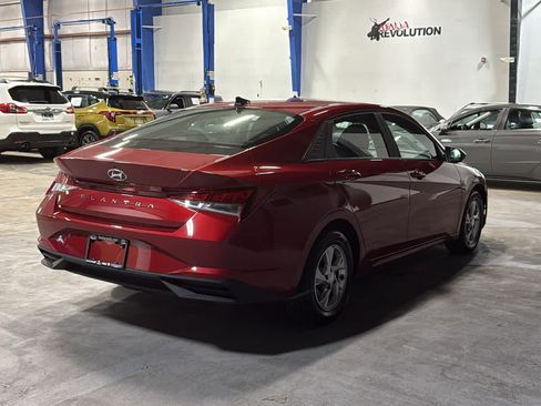Used 2023 Hyundai Elantra SE FWD image 4