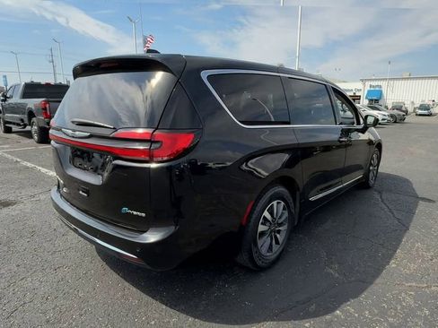 Used 2023 Chrysler Pacifica Limited image 8