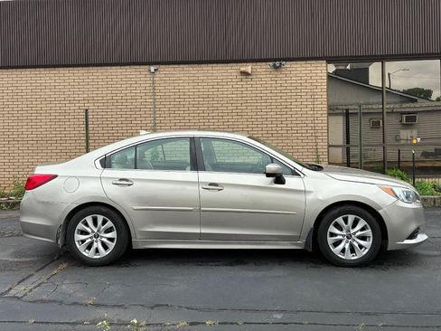 Used 2017 Subaru Legacy 2.5i Premium w/ Moonroof Package AWD/4WD image 4