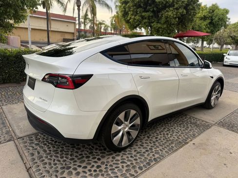 Used 2021 Tesla Model Y Long Range image 5