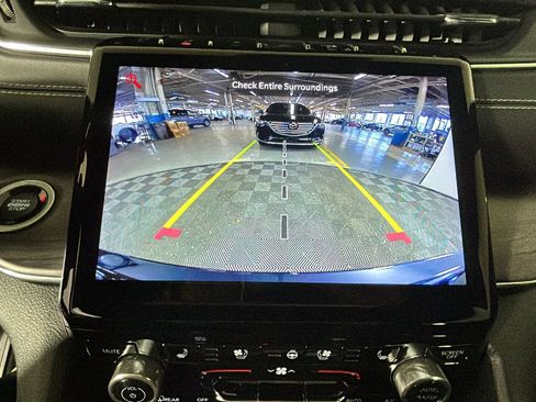 Used 2023 Jeep Grand Cherokee Overland w/ Luxury Tech Group IV AWD/4WD image 30