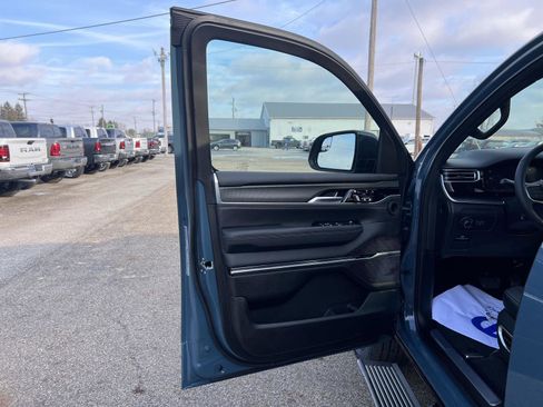 New 2026 Jeep Grand Wagoneer Summit image 11