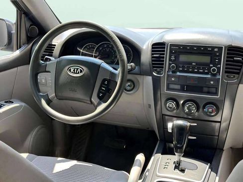 Used 2009 Kia Sorento LX image 19