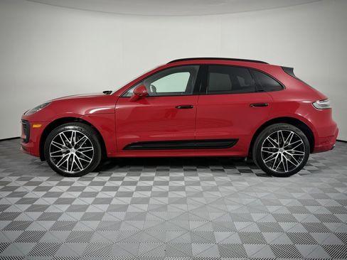 Used 2024 Porsche Macan image 2
