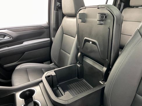 Certified 2024 Chevrolet Suburban Z71 w/ Luxury Package image 40