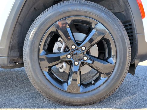 Used 2022 Jeep Grand Cherokee Altitude image 12