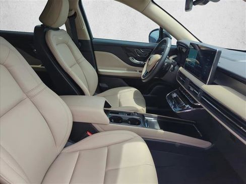 Used 2025 Lincoln Corsair FWD image 27